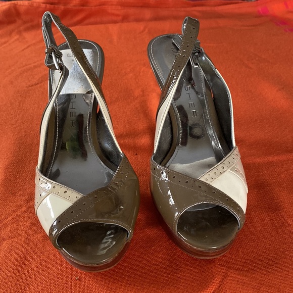 Marc Fisher patent leather 4” platform heels - Picture 5 of 6